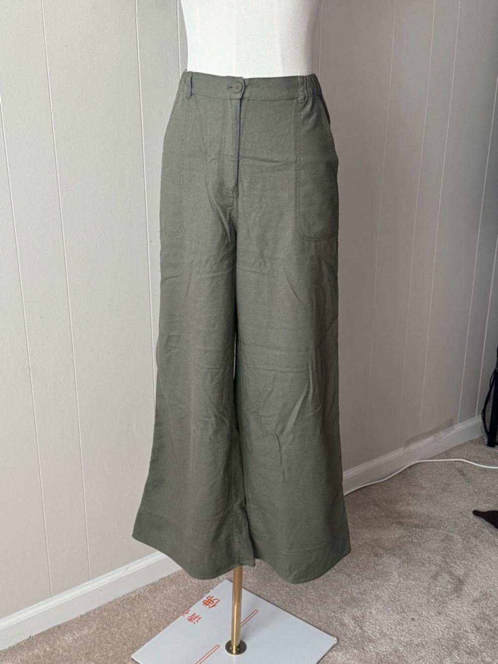 Max Studio Olive Green Knit Top
